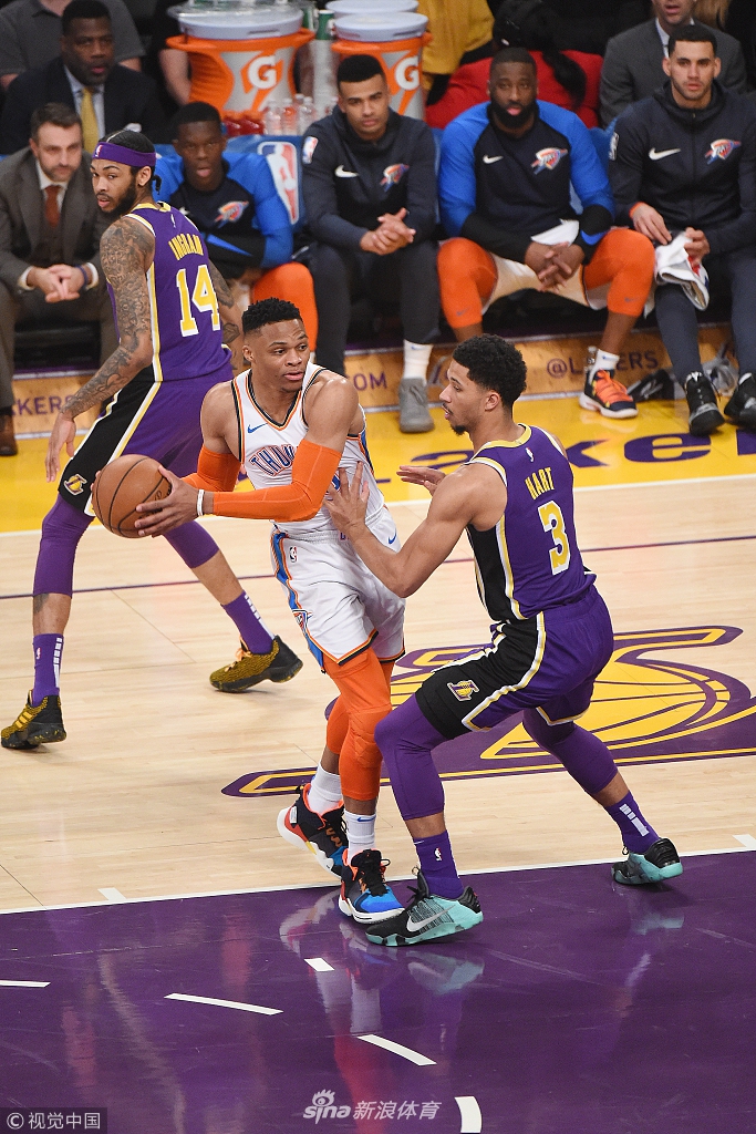 年轻选手在 年轻选手在