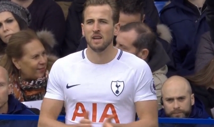 边与队友以 边与队友以